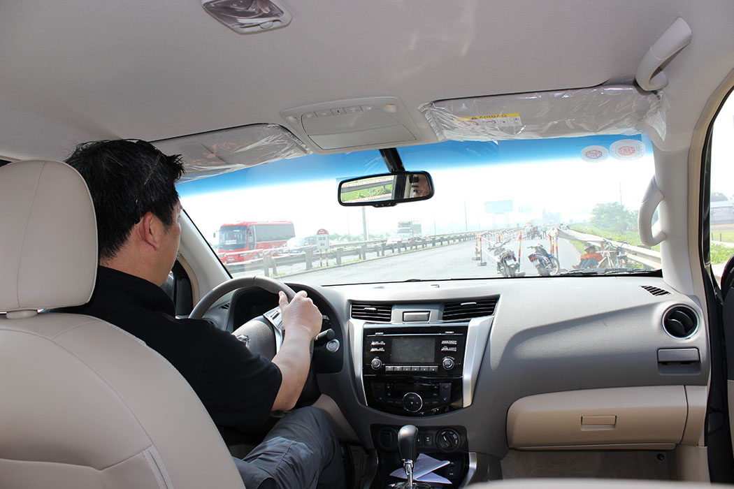 2015 Nissan Navara - Du lịch Lào 