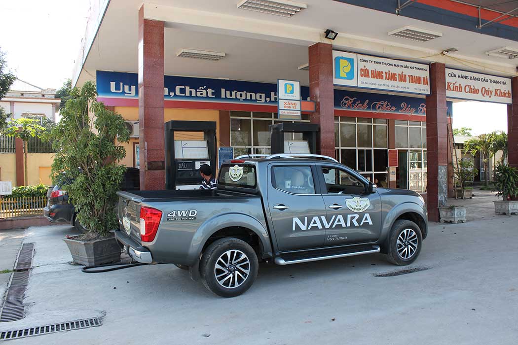 Nissan NP300 Navara hành trình 2,000 km sag Lào