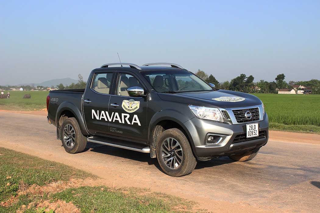 Nissan NP300 Navara hành trình 2,000 km sag Lào