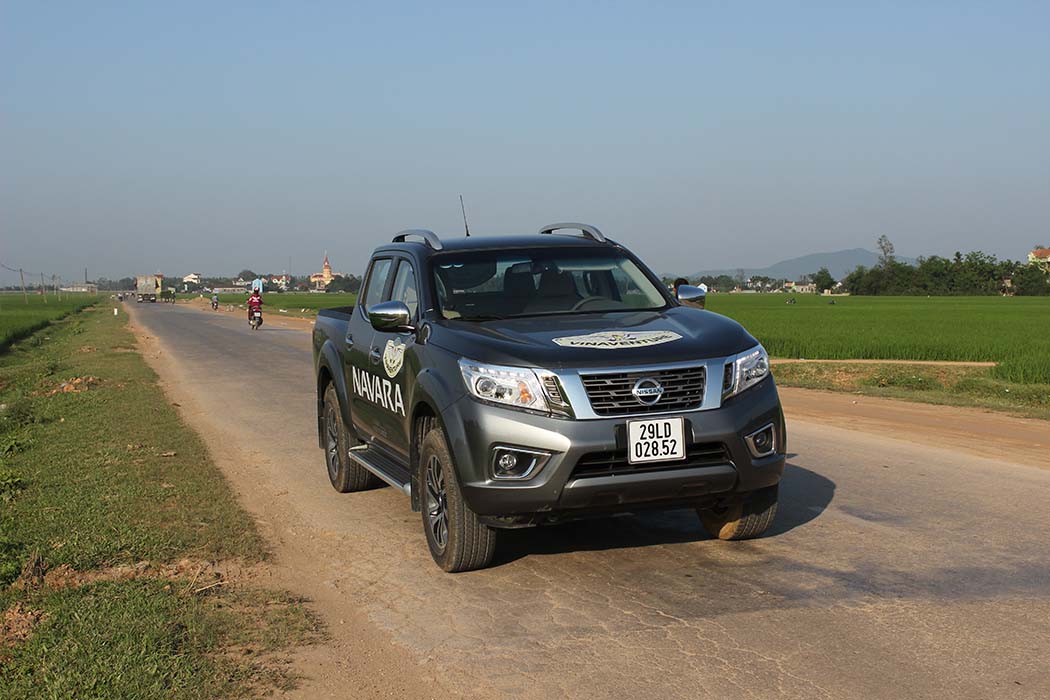 Nissan NP300 Navara hành trình 2,000 km sag Lào