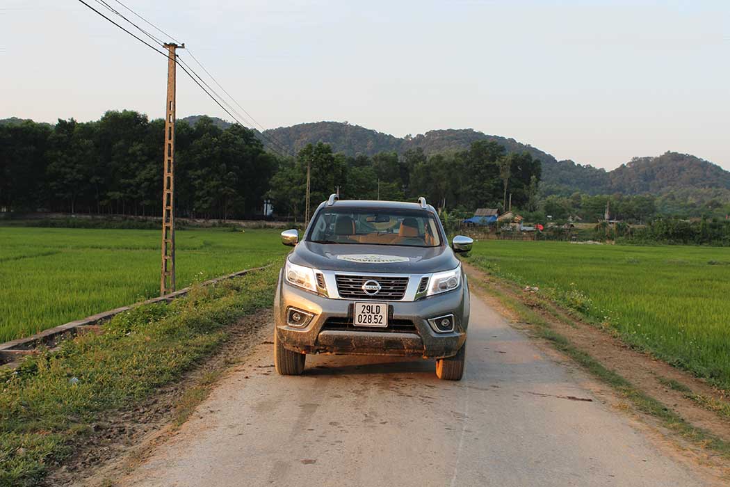 Nissan NP300 Navara hành trình 2,000 km sag Lào