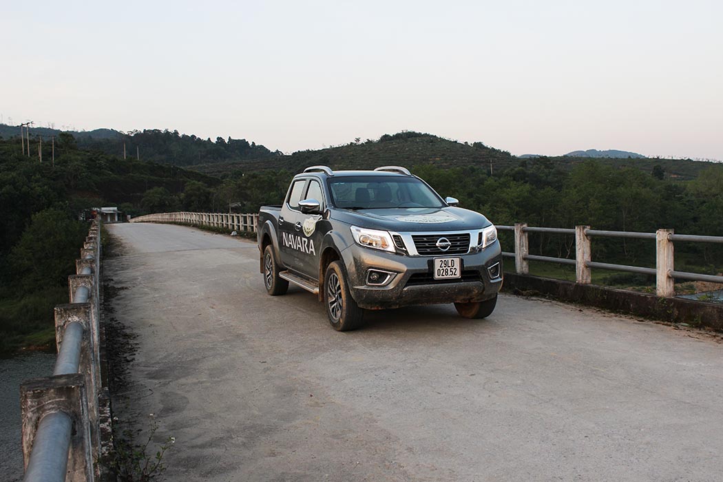 Nissan NP300 Navara hành trình 2,000 km sag Lào