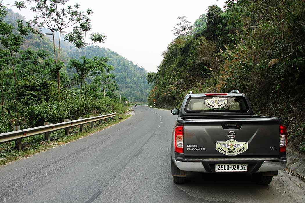 Nissan NP300 Navara hành trình 2,000 km sag Lào