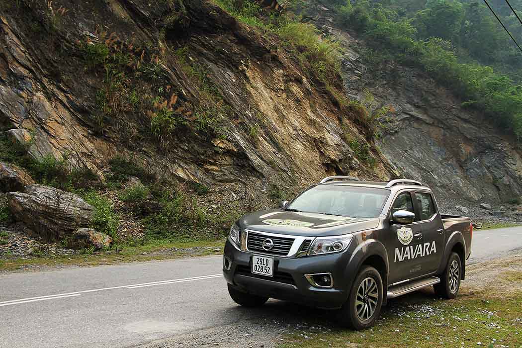 Nissan NP300 Navara hành trình 2,000 km sag Lào