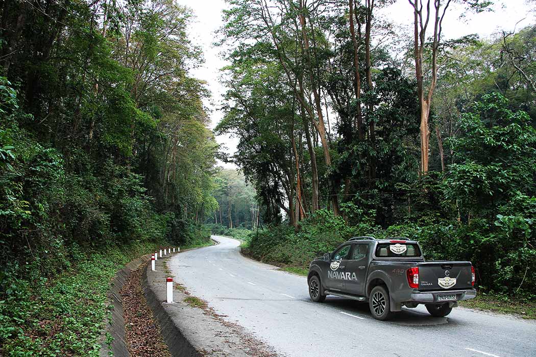 Nissan NP300 Navara hành trình 2,000 km sag Lào