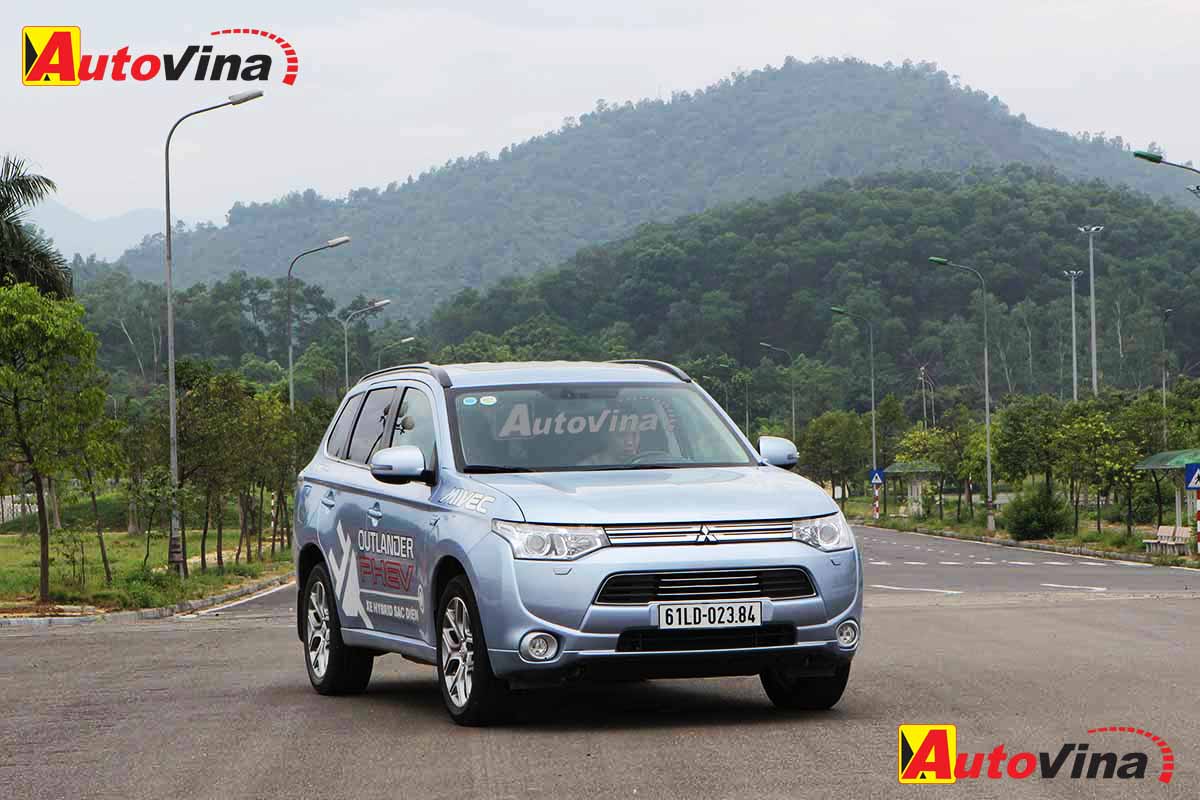 2015 Mitsubishi Outlander PHEV Autovina