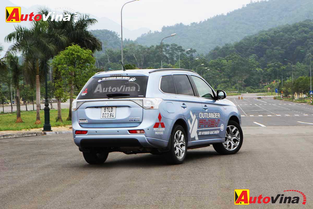2015 Mitsubishi Outlander PHEV Autovina