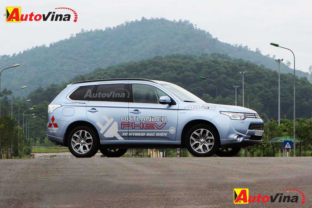2015 Mitsubishi Outlander PHEV Autovina