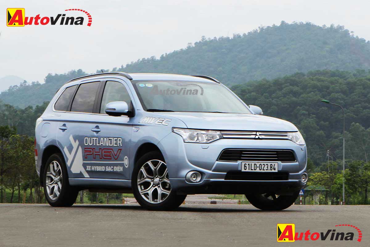 2015 Mitsubishi Outlander PHEV Autovina