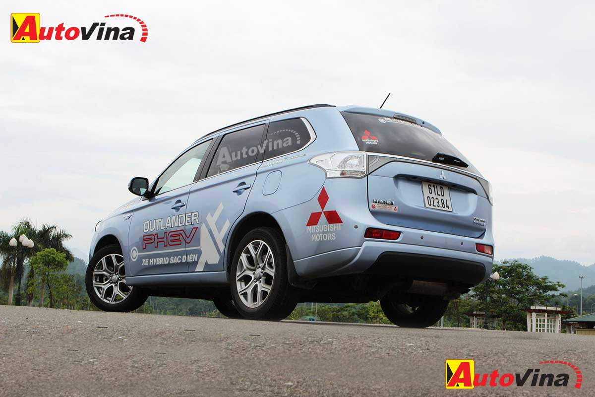 2015 Mitsubishi Outlander PHEV Autovina