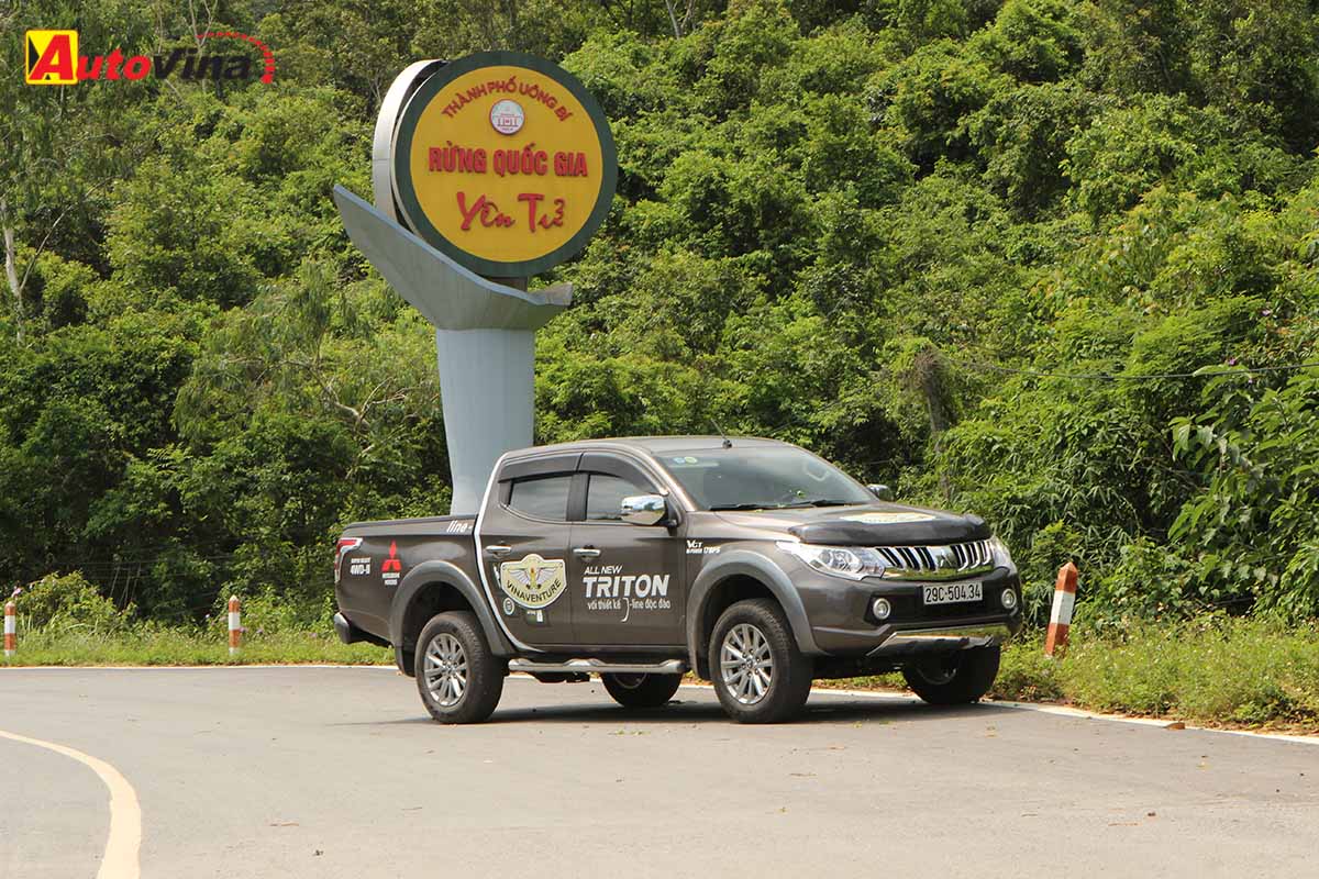 Đem theo hành lý, tư trang cùng vài két bia và nước khoáng, nhóm ba người chúng tôi lại tiếp tục hành trình lên núi Yên Tử - nơi thờ Phật hoàng Trần Nhân Tông.