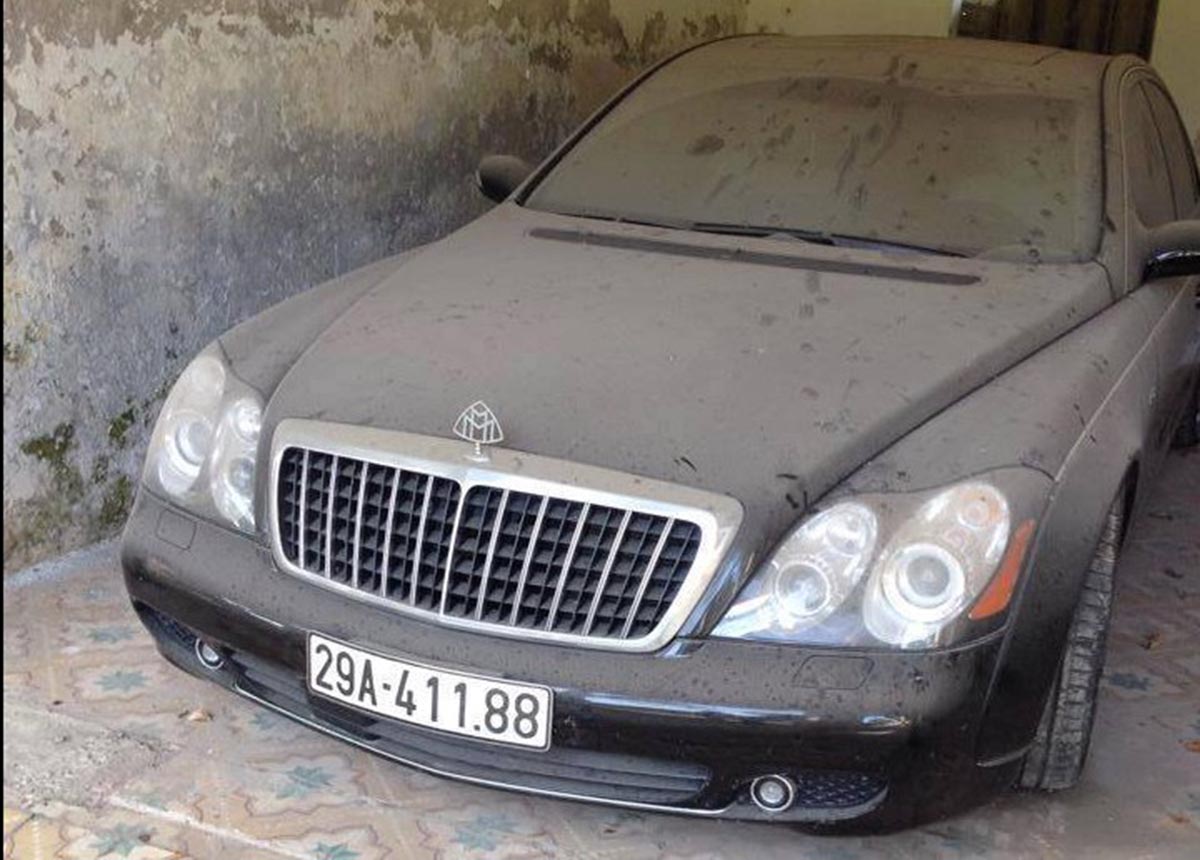 Dàn siêu xe nằm phủ bụi tại Quảng Ninh lên báo nước ngoài.