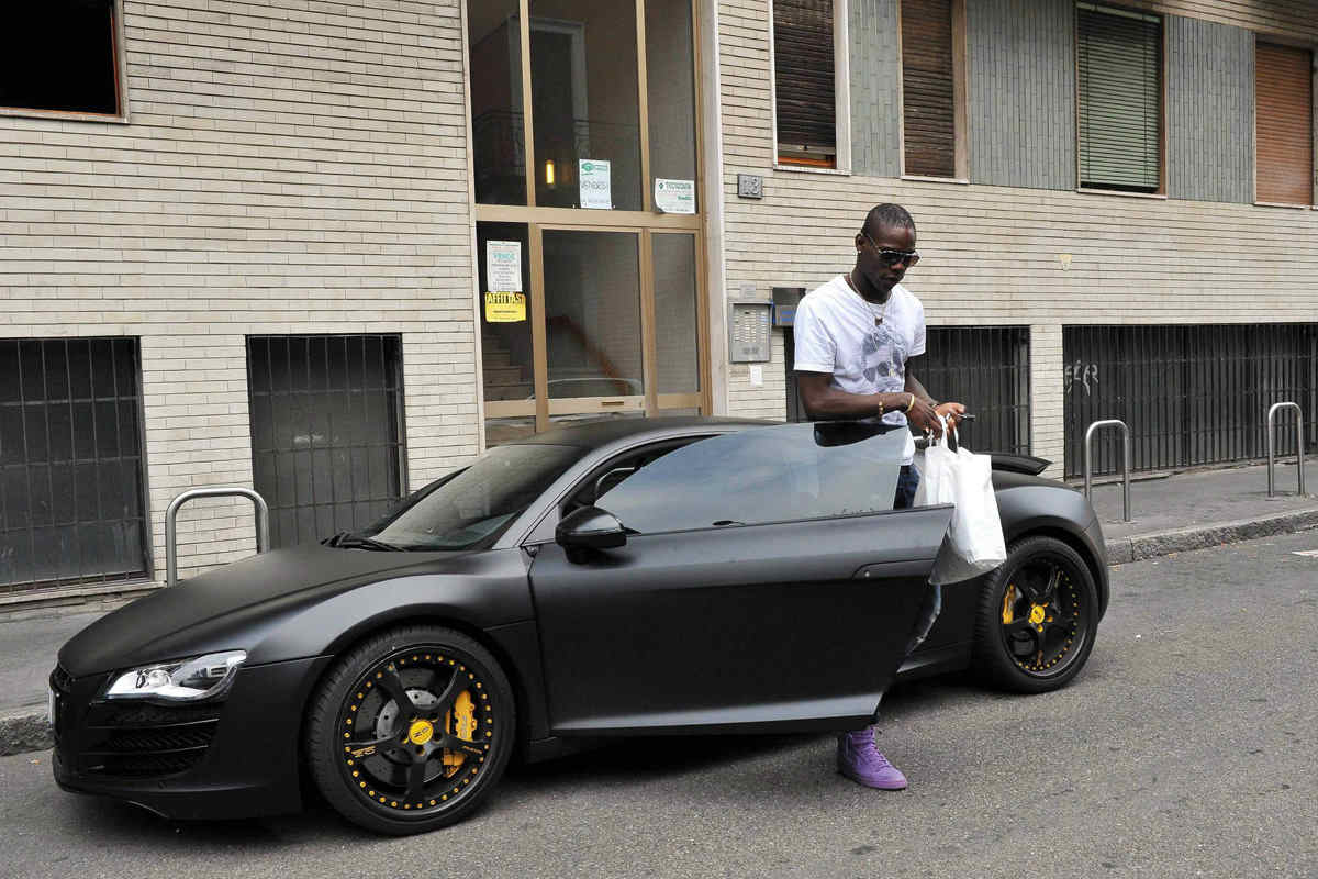 audi-r8-mario-balotelli-autovina