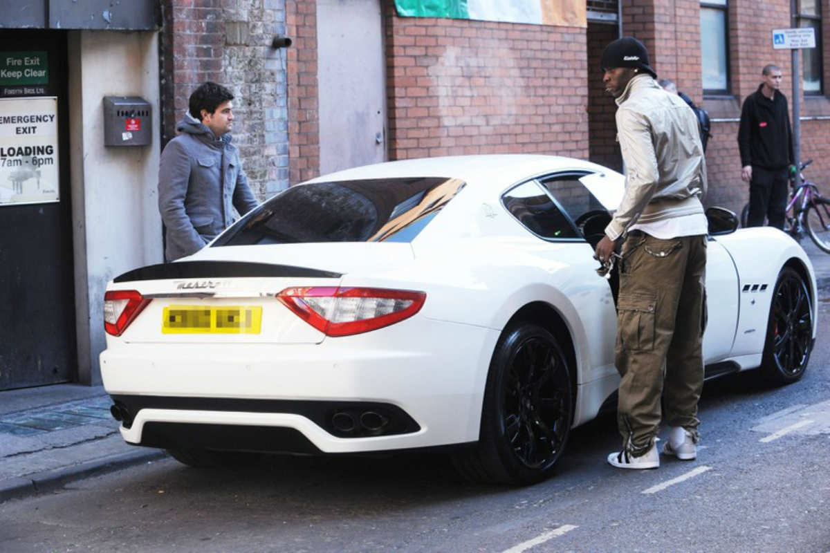 mario-balotelli-with-maserati-autovina