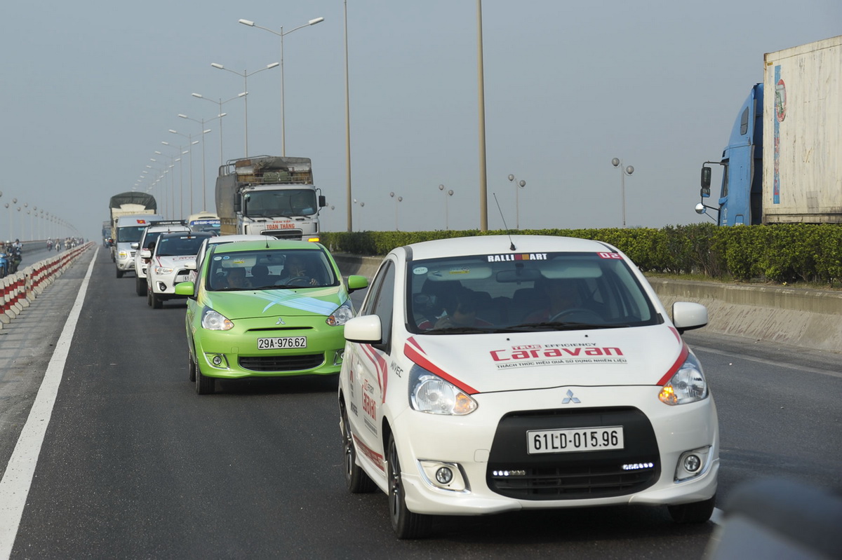 Mitsubishi Caravan Xuyên Việt 2015 tiết kiệm nhiên liệu