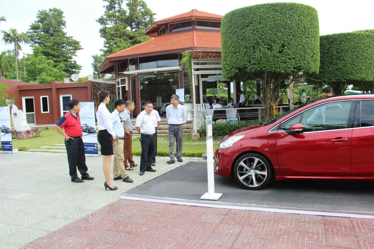 tham-du-lai-thu-xe-peugeot-autovina