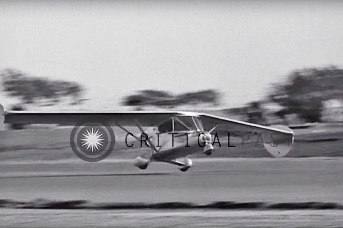 Arrowbile - Phát triển bởi Waldo Waterman vào năm 1937. Arrowbile là một Studebaker (máy bay lai). Như Autoplane, nó cũng có một cánh quạt gắn vào phía sau của chiếc xe. Xe ba bánh được trang bị động cơ 100 mã lực Studebaker điển hình. Dự án sau đó phải bỏ dở do thiếu kinh phí.