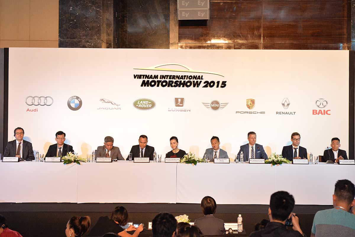 Triển lãm ôtô đầu tiên tại Việt Nam do các thương hiêu xe hơi nhập khẩu tổ chức gồm Audi, BMW, Jaguar, Land Rover, Luxgen (Đài Loan), MINI, Porsche, Renault và BAIC (Trung Quốc). Triển lãm ôtô đầu tiên tại Việt Nam do các thương hiêu xe hơi nhập khẩu tổ chức gồm Audi, BMW, Jaguar, Land Rover, Luxgen (Đài Loan), MINI, Porsche, Renault và BAIC (Trung Quốc).