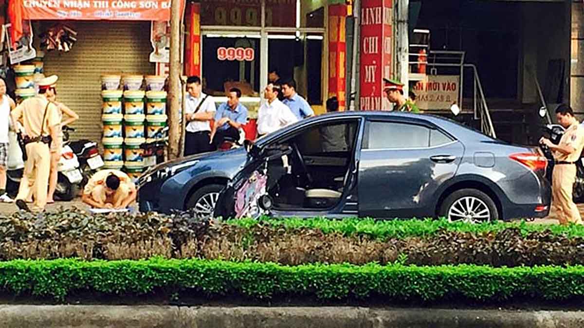 mo-cua-xe-gay-tai-nan-autovina mo-cua-xe-gay-tai-nan-autovina