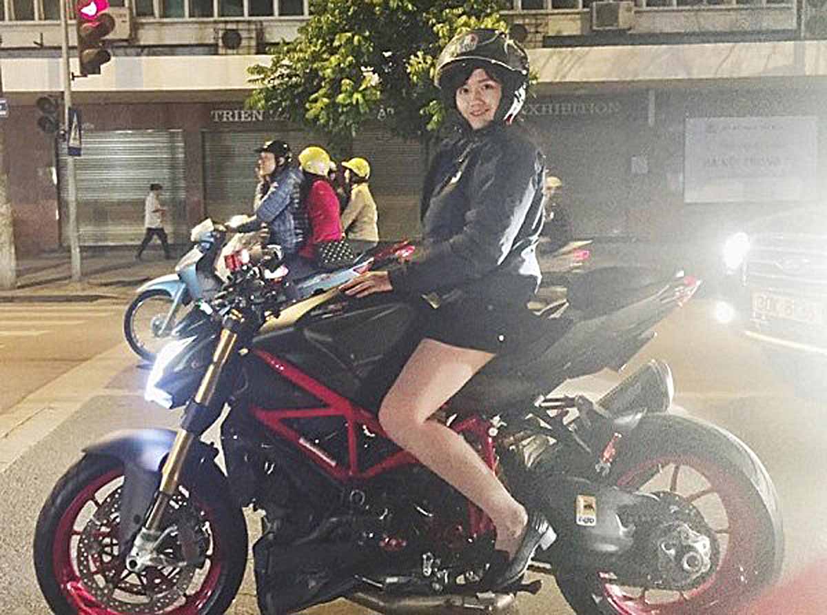 hot-girl-viet-yeu-xe-motor-autovina