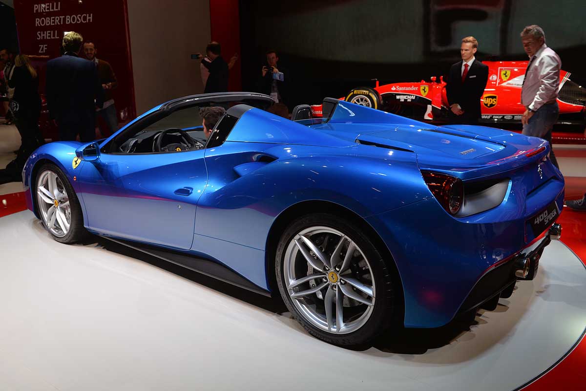 Siêu xe Ferrari 488 Spider ra mắt tại Frankfurt Motor Show 2015