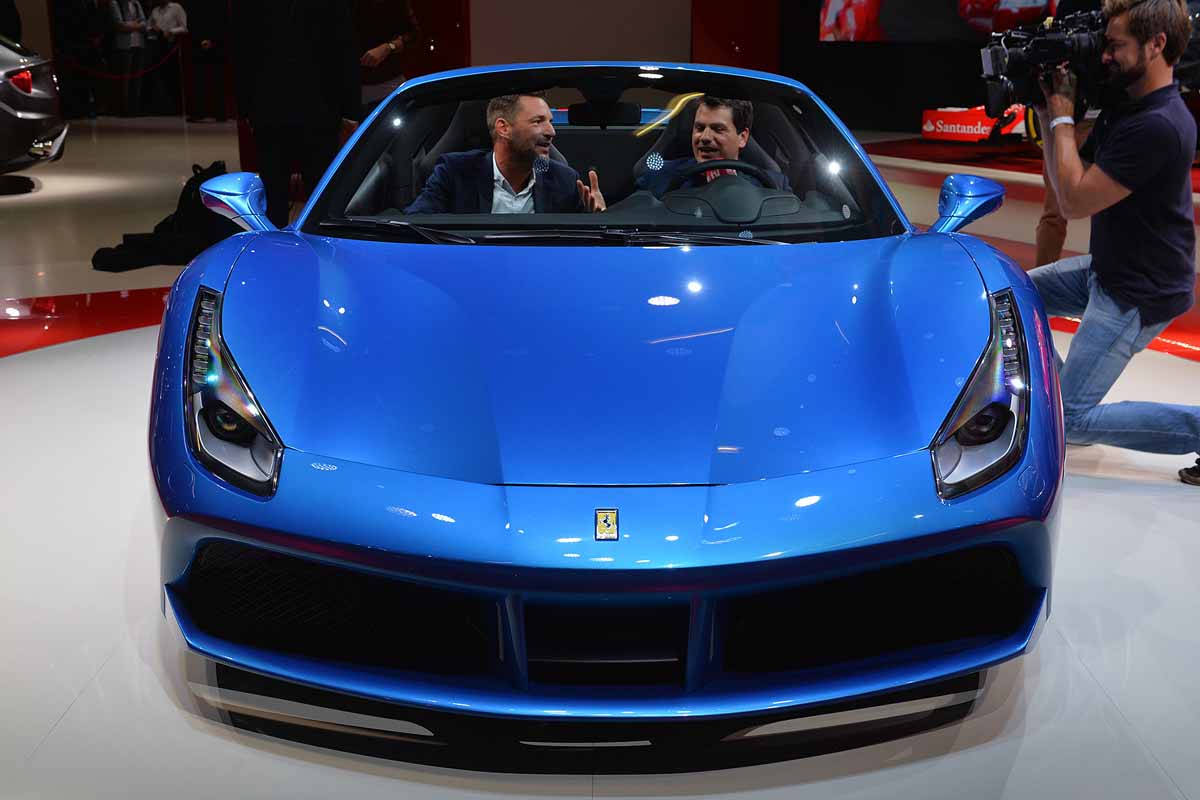 Siêu xe Ferrari 488 Spider ra mắt tại Frankfurt Motor Show 2015