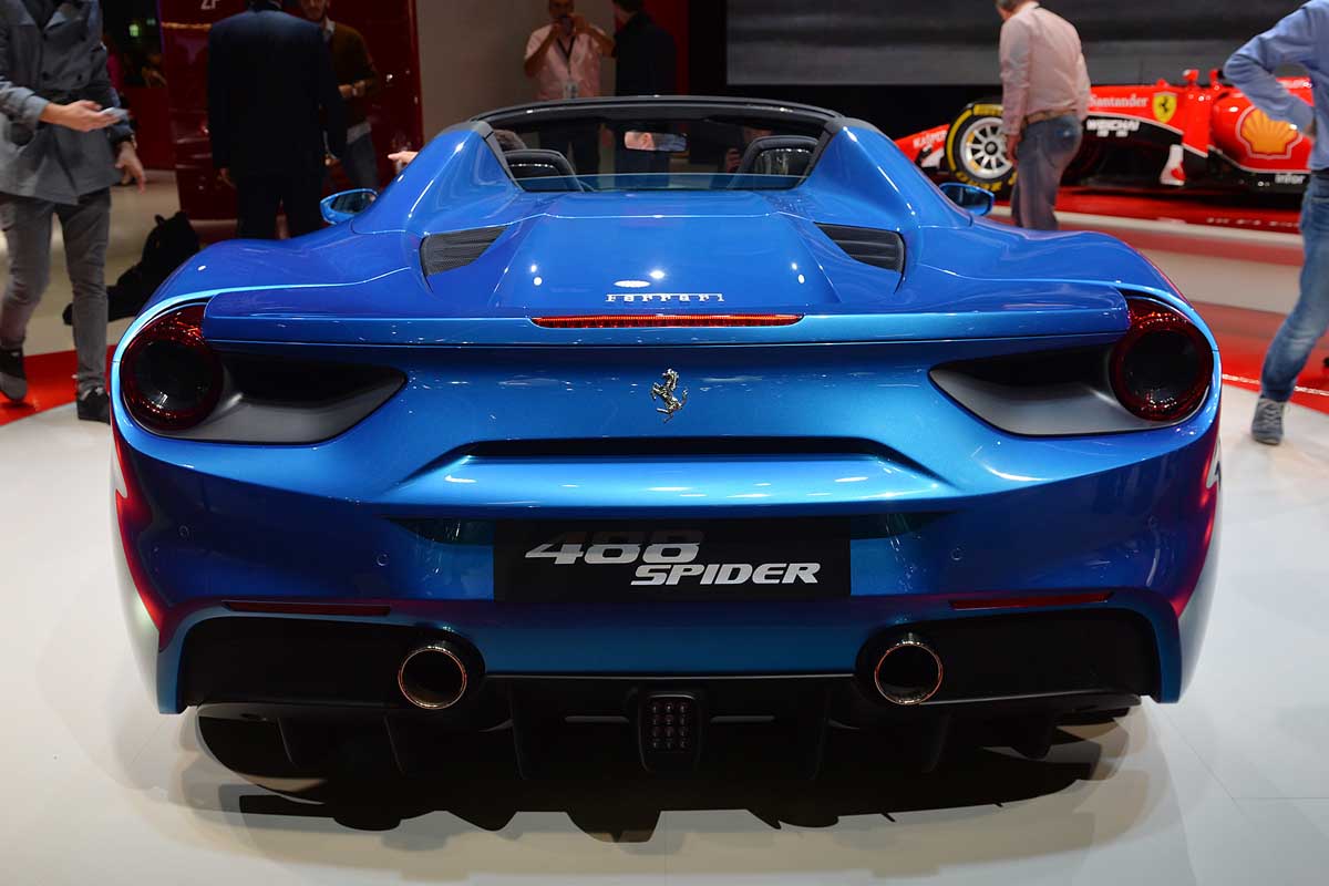 Siêu xe Ferrari 488 Spider ra mắt tại Frankfurt Motor Show 2015