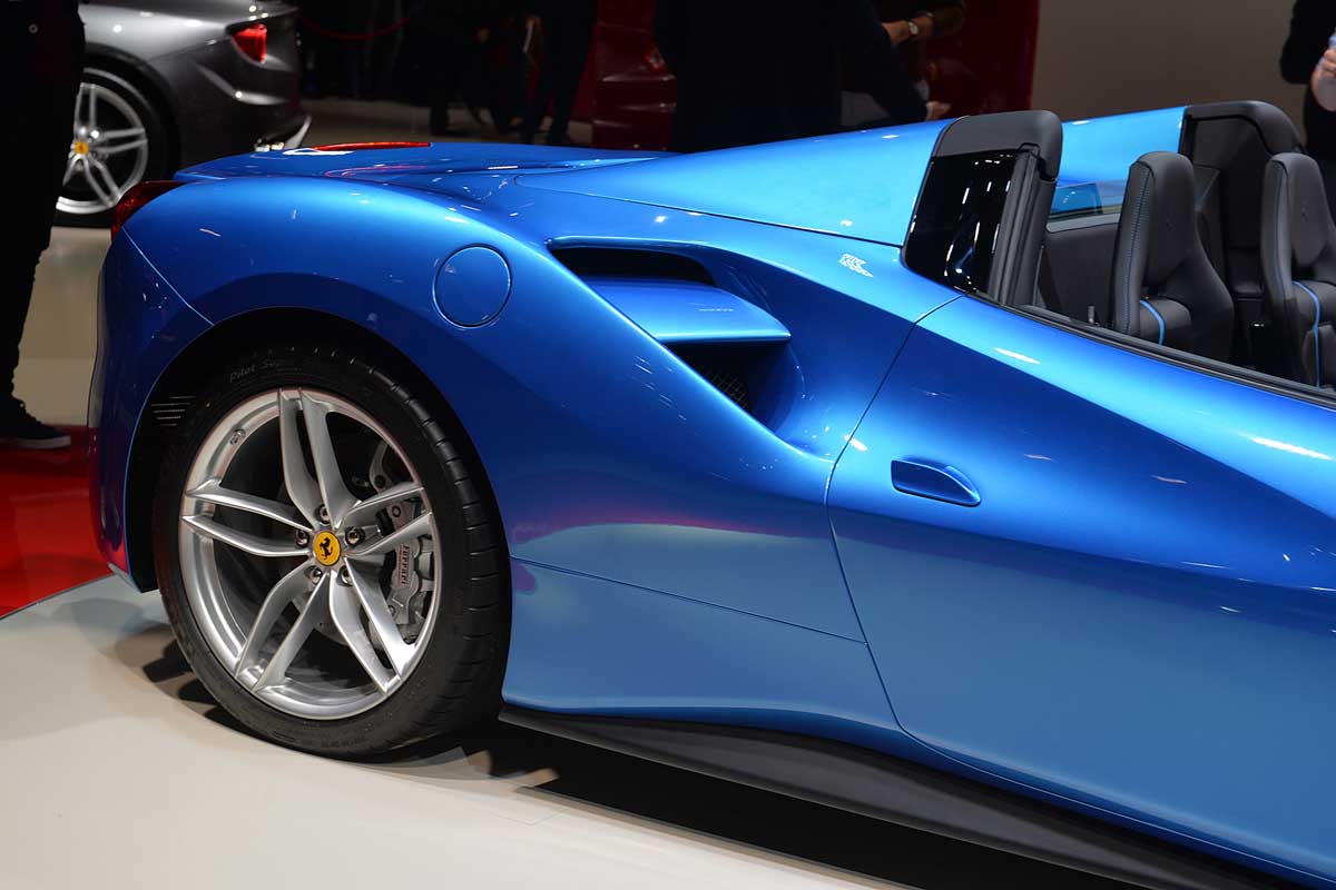 Siêu xe Ferrari 488 Spider ra mắt tại Frankfurt Motor Show 2015