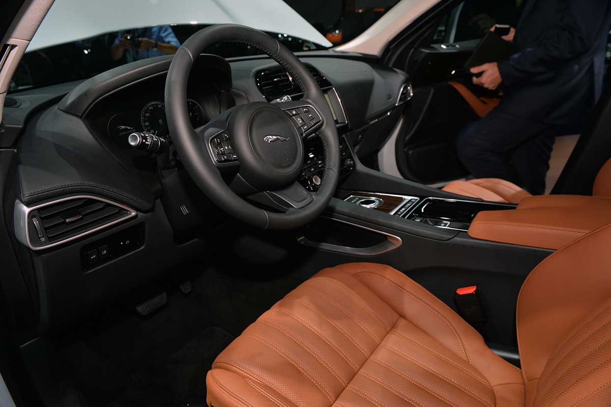 Giá bán xe Jaguar F-Pace