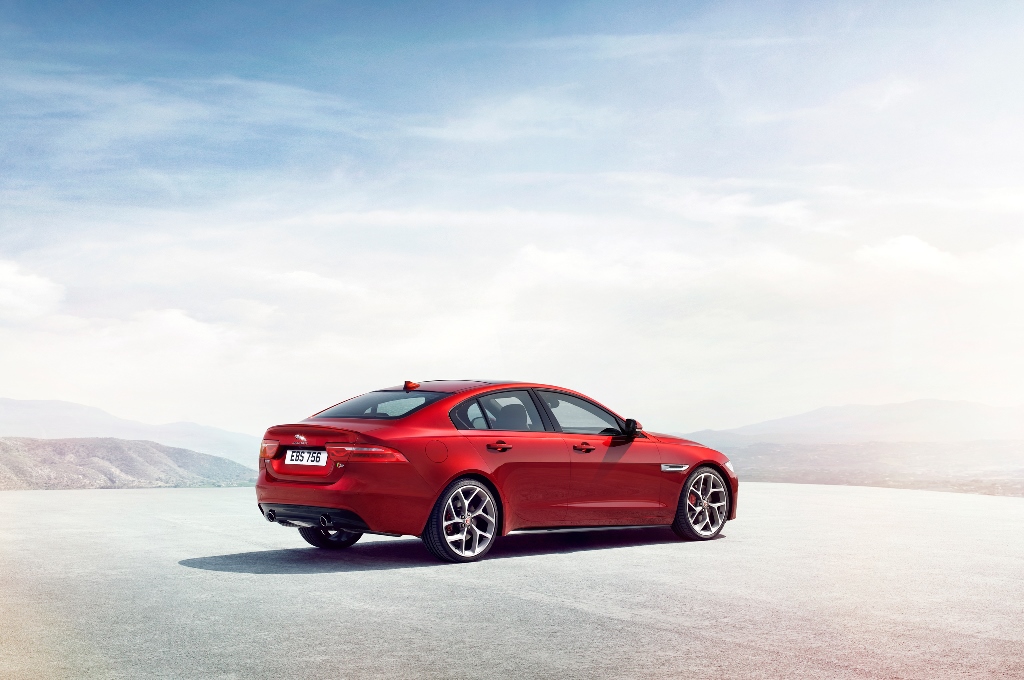 Jaguar XE 2015 sắp ra mắt Việt Nam Jaguar XE 2015 sắp ra mắt Việt Nam