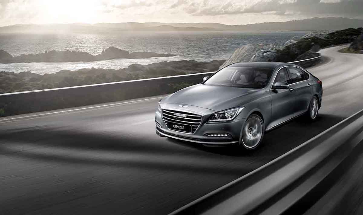 xe sedan hiệu suất cao