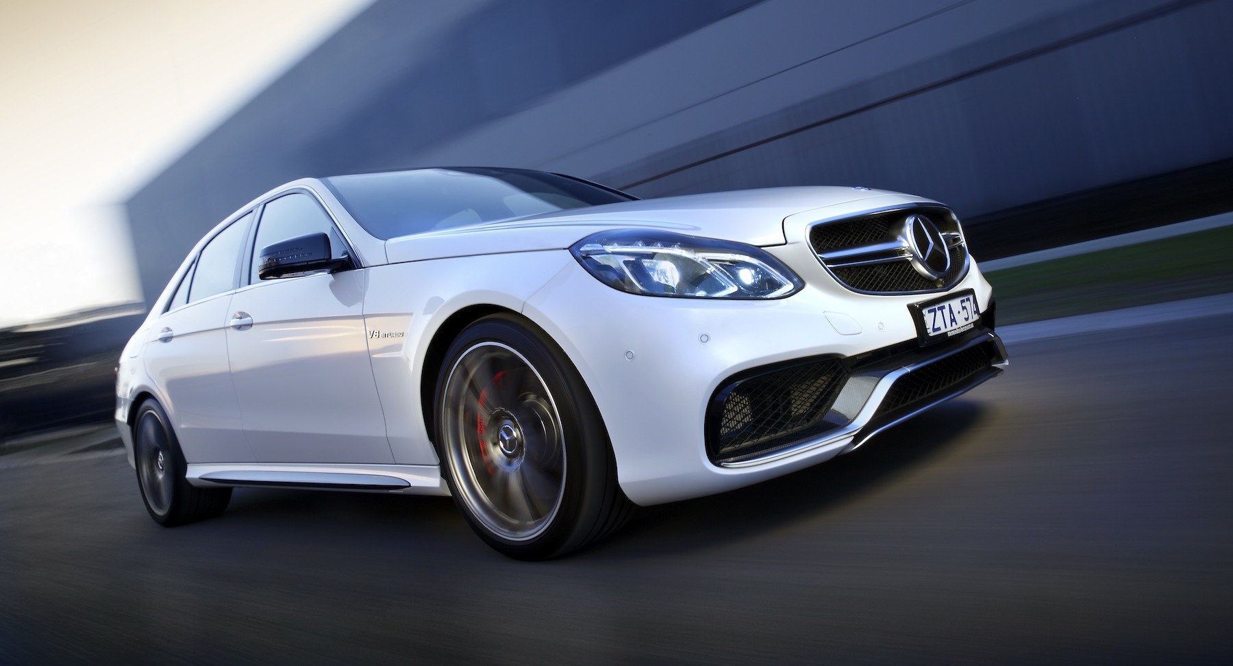 xe sedan hiệu suất cao