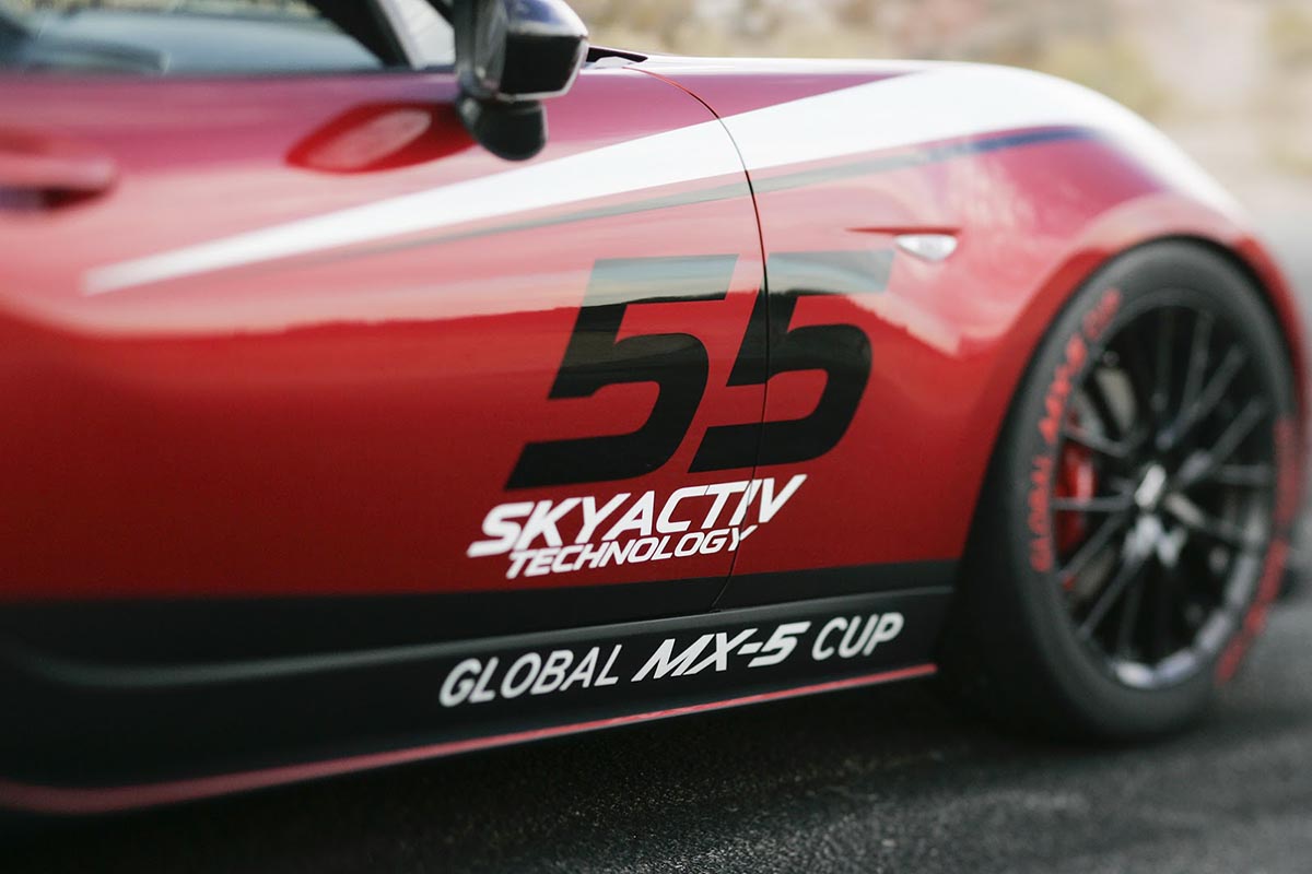 Mazda MX-5 cup công bố giá bán