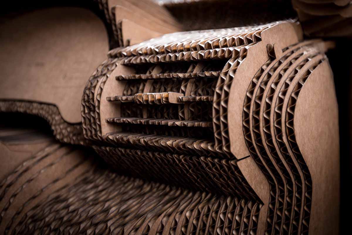 Lexus IS từ bìa các-tông