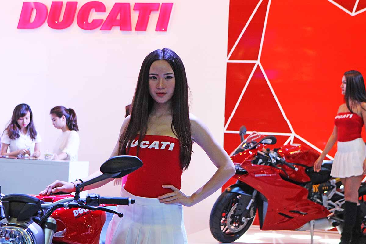 người mẫu Ducati tại VIMS 2015 người mẫu Ducati tại VIMS 2015