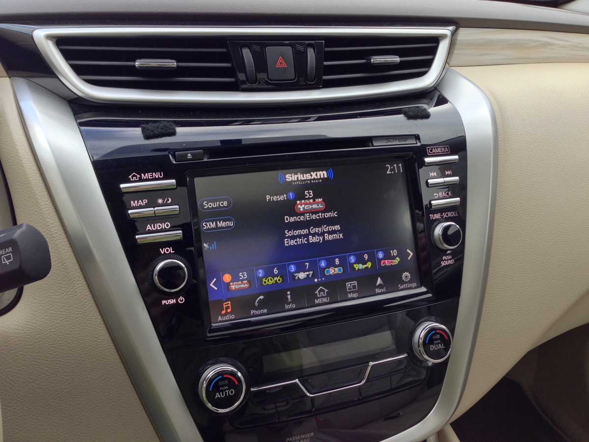 Nissan Murano mới có tới VMS 2015