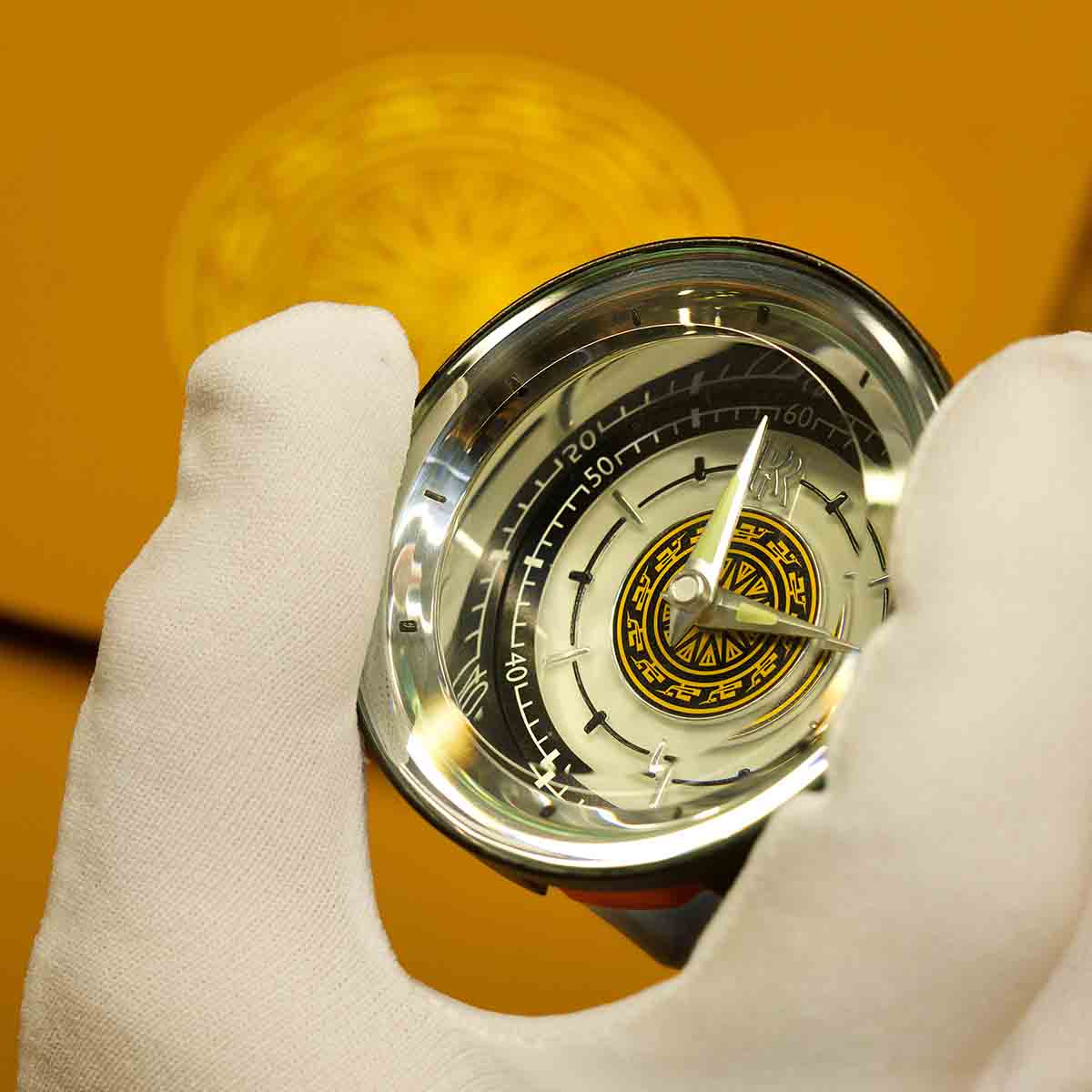 Phantom lửa thiêng ra mắt tại Việt Nam