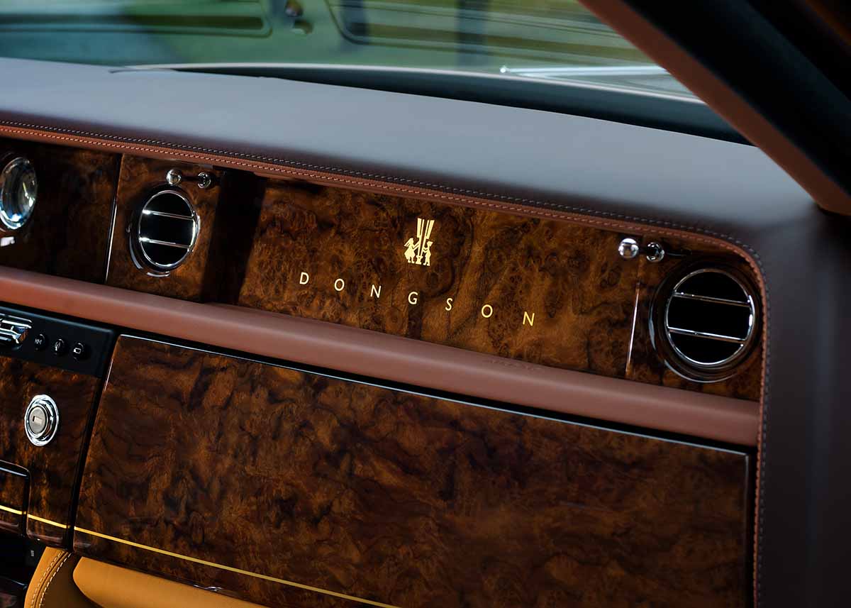 Phantom lửa thiêng ra mắt tại Việt Nam