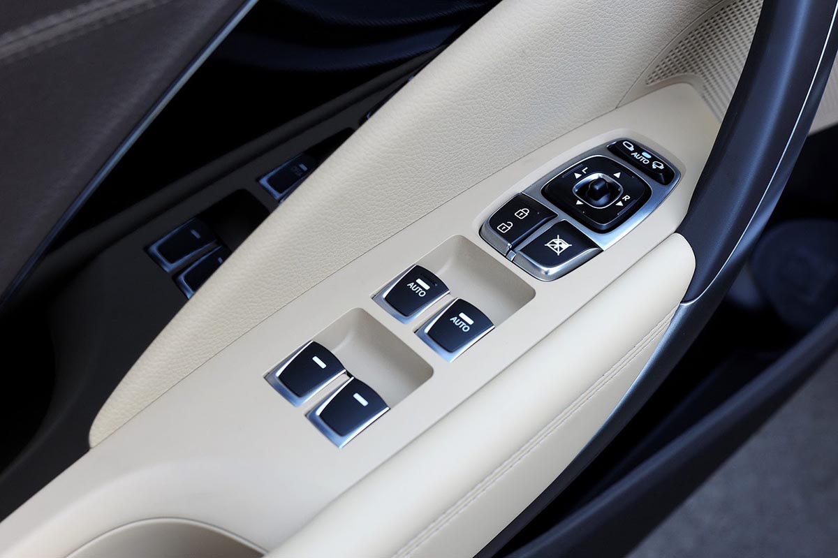 Hyundai Genesis và Azera ra mắt phiên bản mới