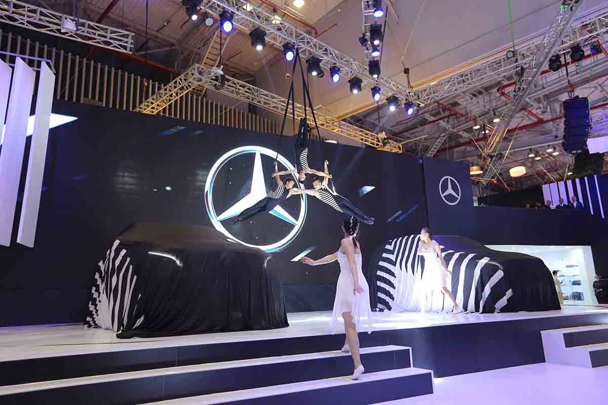 Màn trình diễn trên không của gian hàng Mercedes tại VMS 2015 Màn trình diễn trên không của gian hàng Mercedes tại VMS 2015