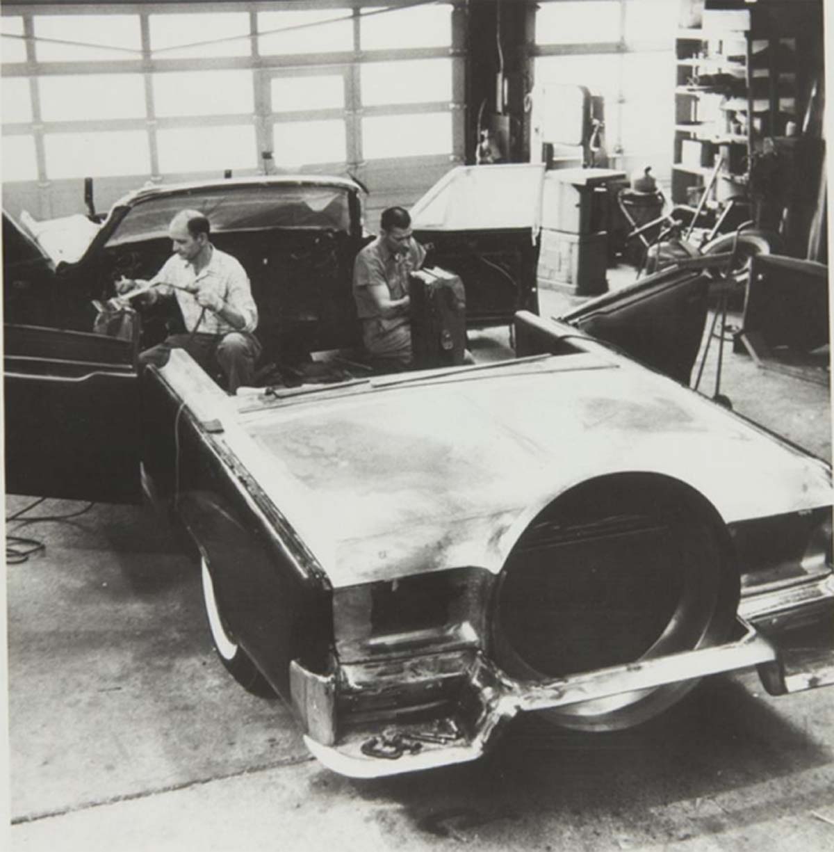 Xe chở cố tổng thống Kennedy trong vụ ông bị ám sát Xe chở cố tổng thống Kennedy trong vụ ông bị ám sát