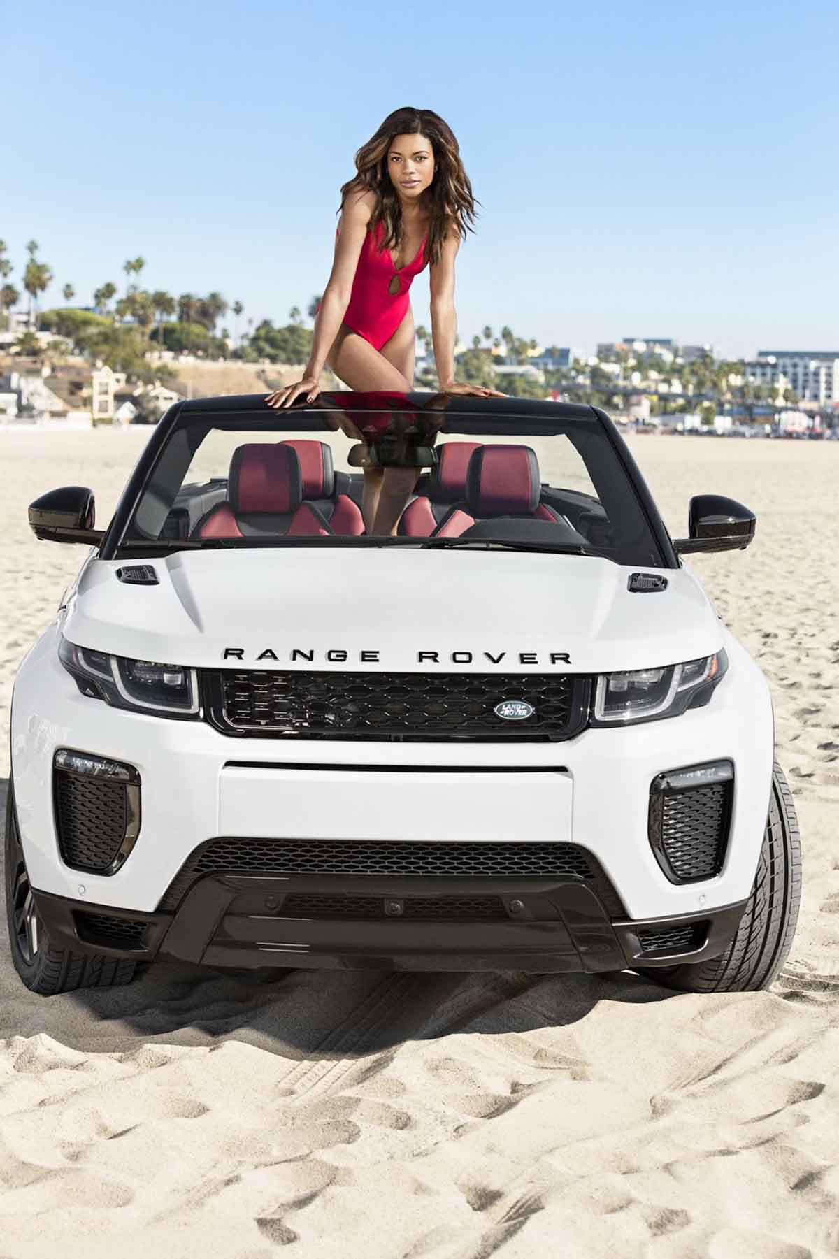 Bond Girl cùng xe Evoque mui trần