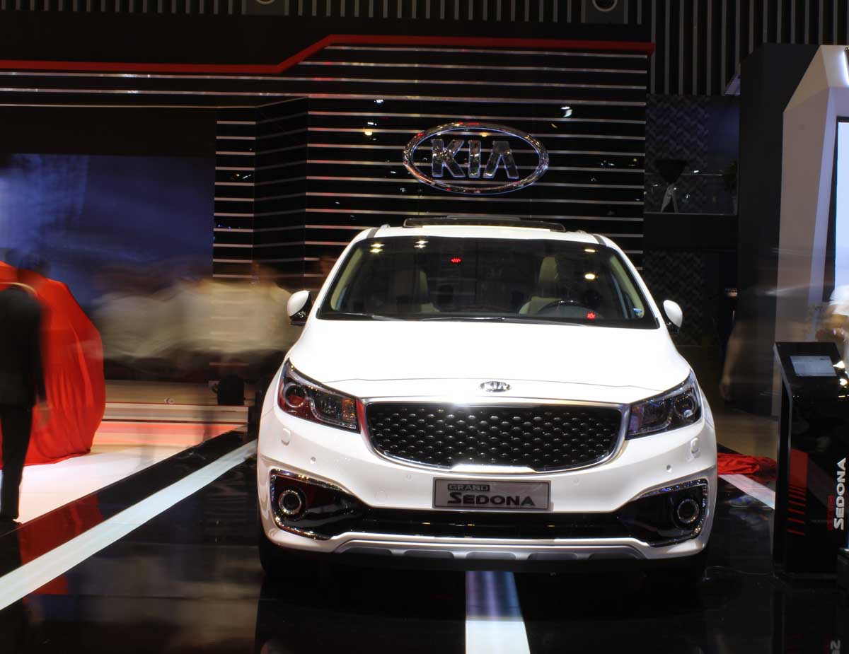 Kia Sedona bản lắp ráp Kia Sedona bản lắp ráp