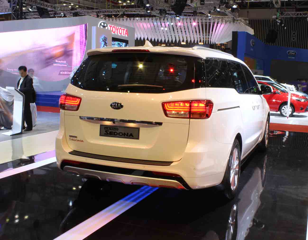 Kia Sedona bản lắp ráp Kia Sedona bản lắp ráp