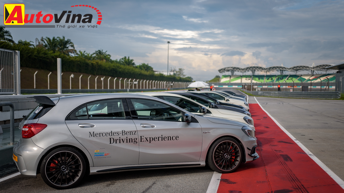 Phóng viên Autovina tham dự Mercedes-Benz Driving Experience 2015 tại Sepang, Malaysia