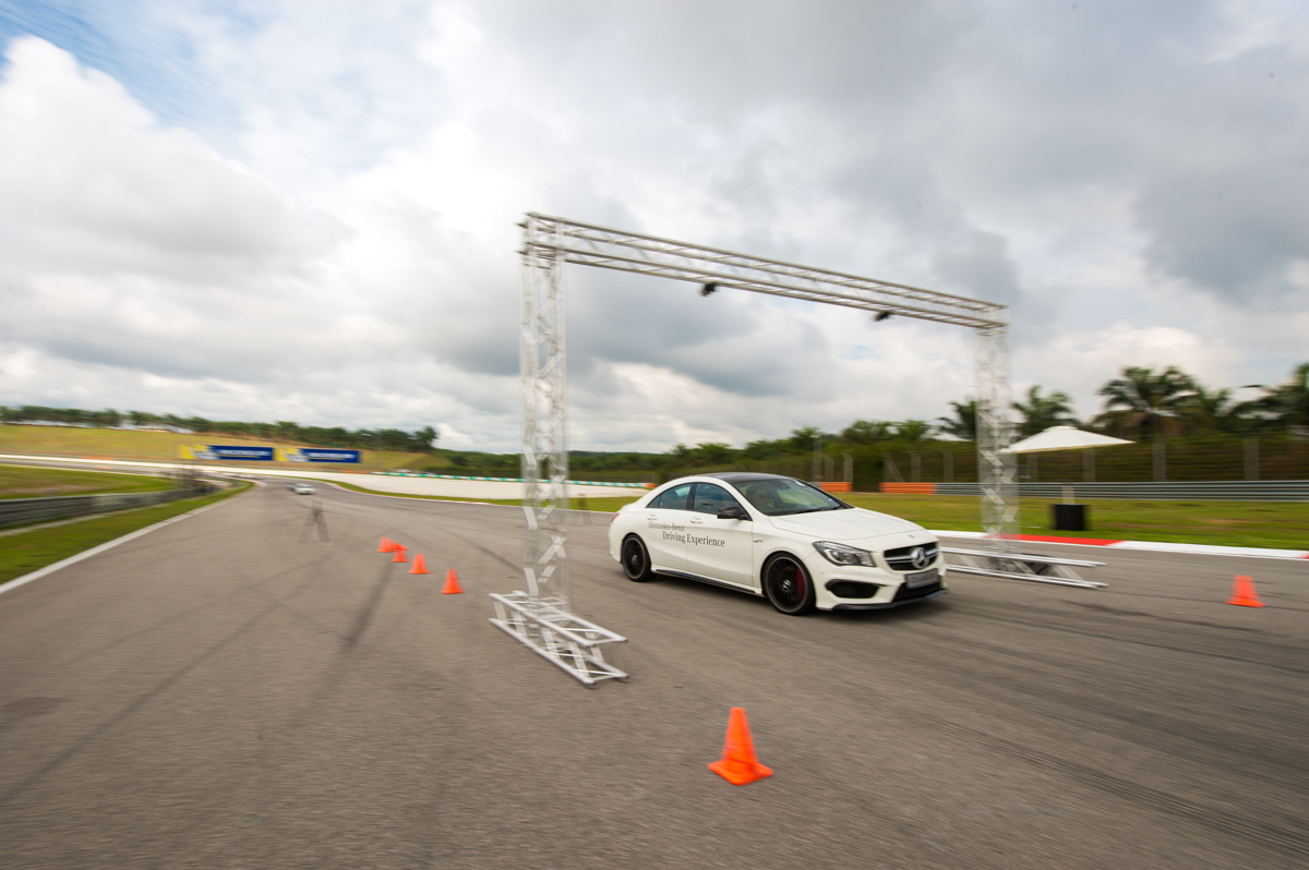 Phóng viên Autovina tham dự Mercedes-Benz Driving Experience 2015 tại Sepang, Malaysia