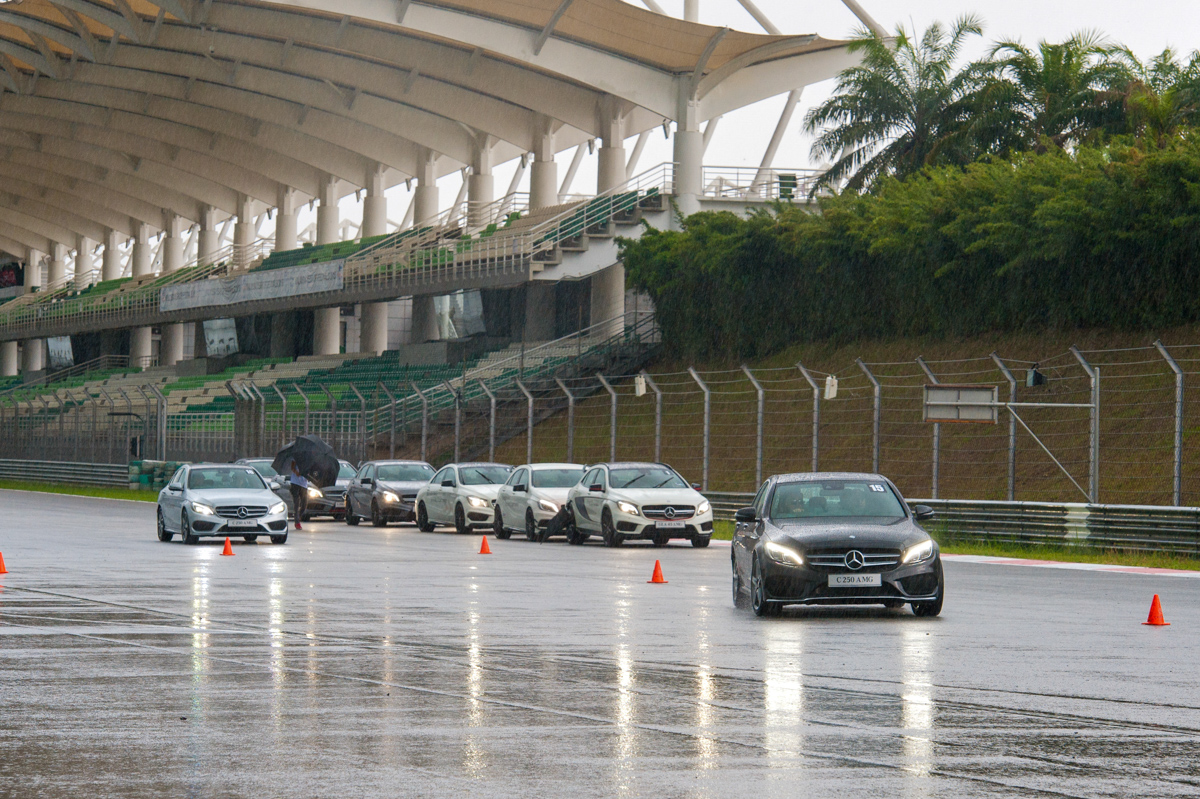 Phóng viên Autovina tham dự Mercedes-Benz Driving Experience 2015 tại Sepang, Malaysia