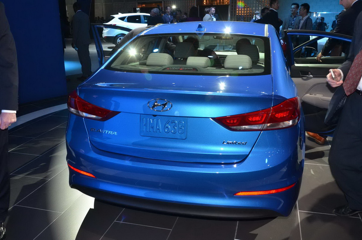 Hyundai Elantra mới tại LA Auto Show 2015 Hyundai Elantra mới tại LA Auto Show 2015