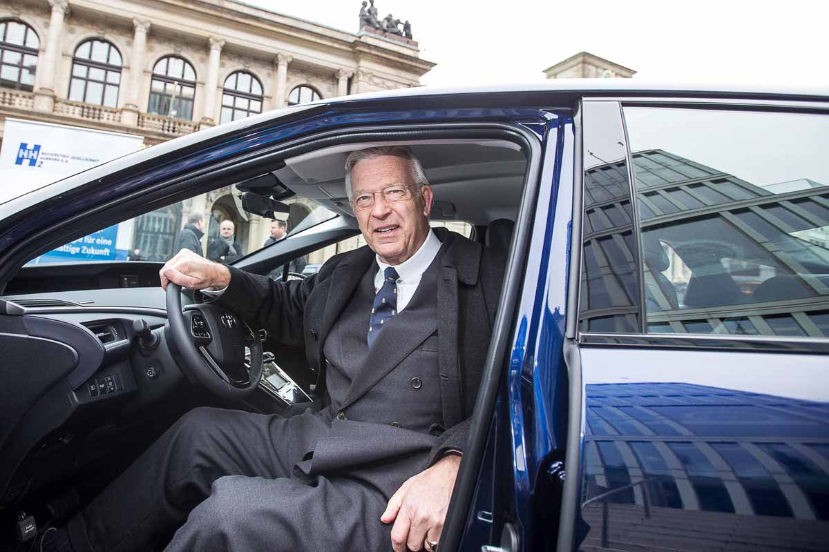 Người Đức đầu tiên được nhận Toyota Mirai