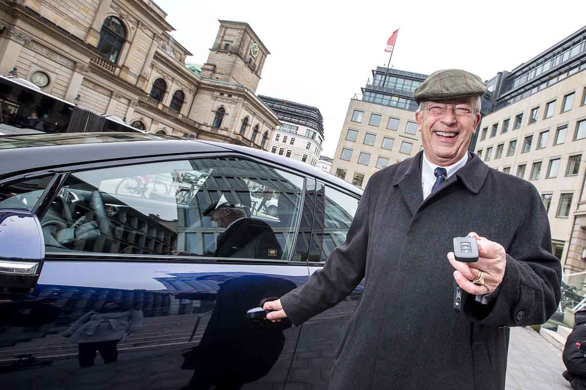 Khách hàng Đức đầu tiên nhận Toyota Mirai